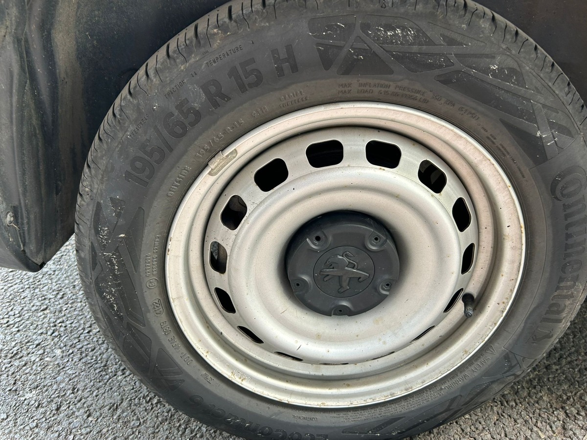 Peugeot Partner III (2) FOURGON 1.5 STANDARD 650 KG PREMIUM BVM6