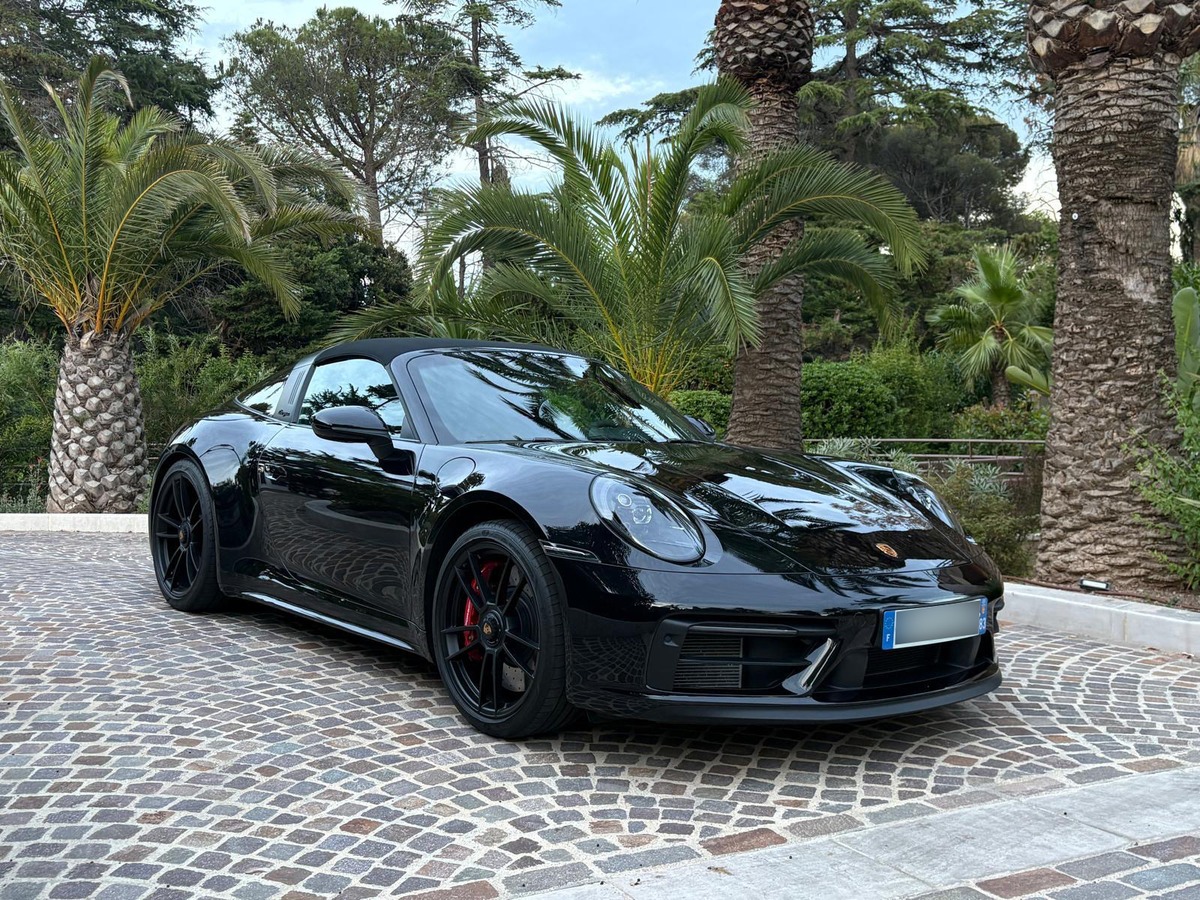 Porsche 911 992 TARGA 4 GTS / 2022 / 9.800 KM