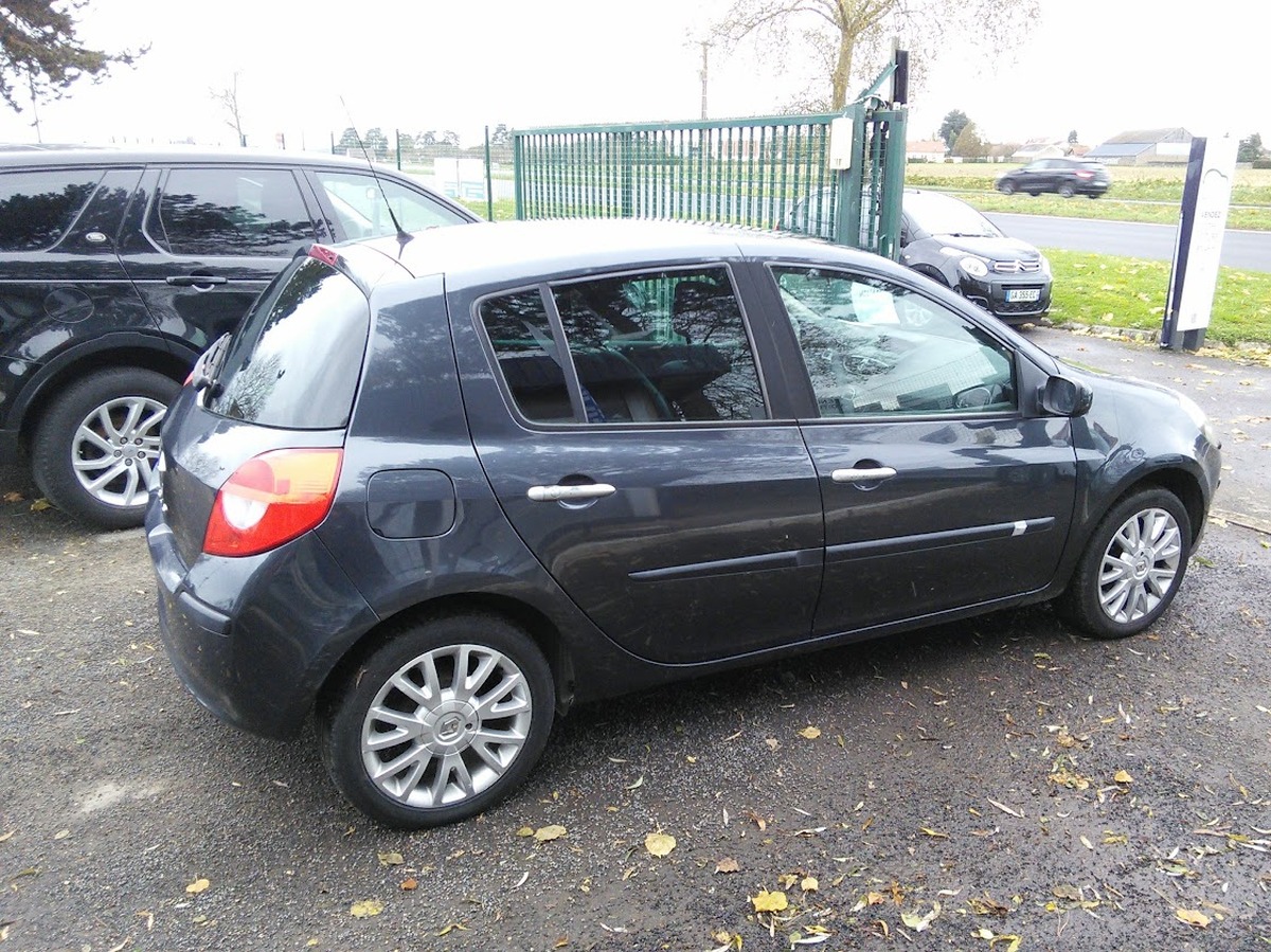 RENAULT Clio 1.5 dCi 86 CV  CLIM - MOTEUR REMPLACE