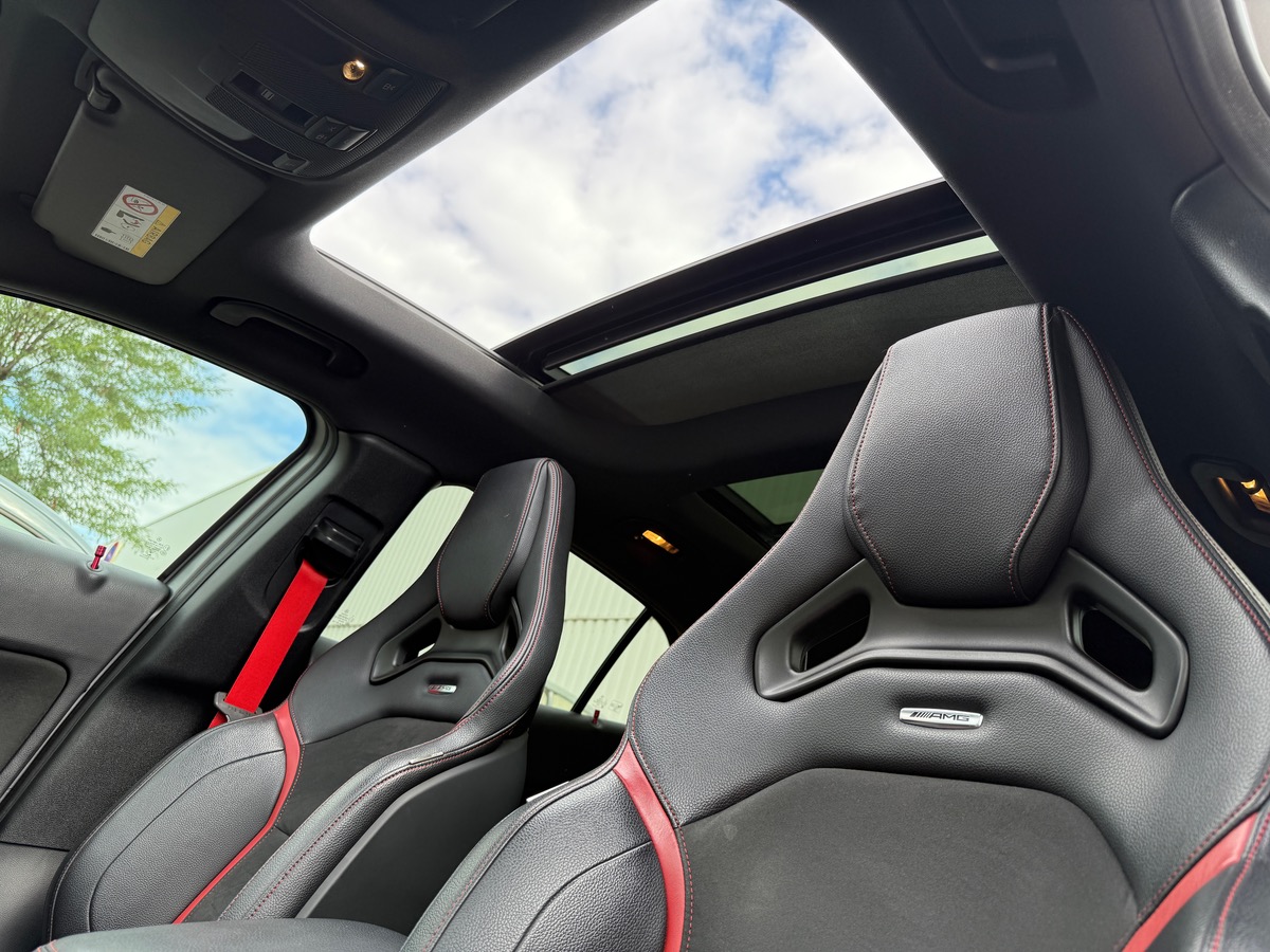 Mercedes-Benz GLA 45 AMG 2.0 4MATIC 7G-DCT 360cv, Toit ouvrant, Sièges électriques chauffants.