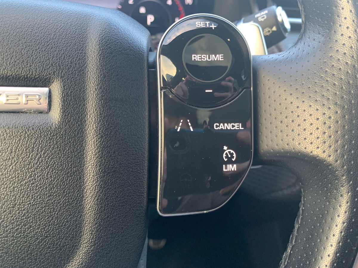 Land-Rover Range Rover Velar R-DYNAMIC 300