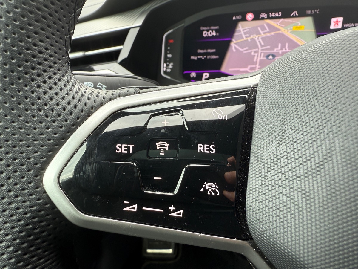 Volkswagen Arteon ShootingBrake 2.0L TDi EVO SCR DSG7 150 cv R-line, Toit ouvrant, Suivi Complet