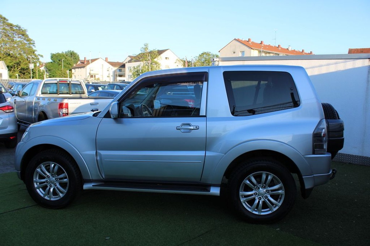 Mitsubishi Pajero 3.2 DI-D Intense *1.Main*Top*