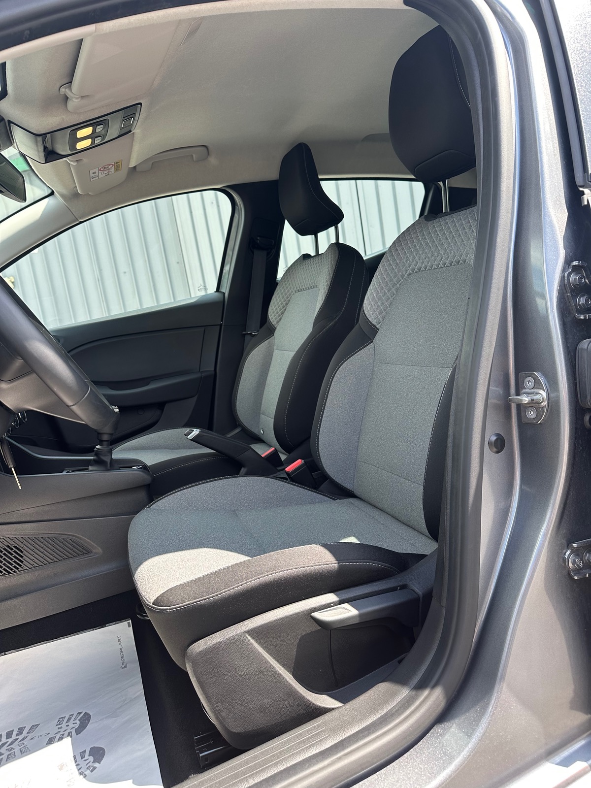 RENAULT Clio V FACELIFT 1.0 TCE 90CH / PRIX HORS TAXE POUR L'EXPORT