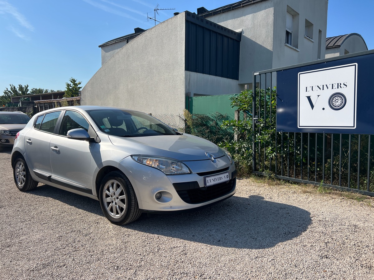 RENAULT Megane 1.6 i 110 ch DYNAMIQUE