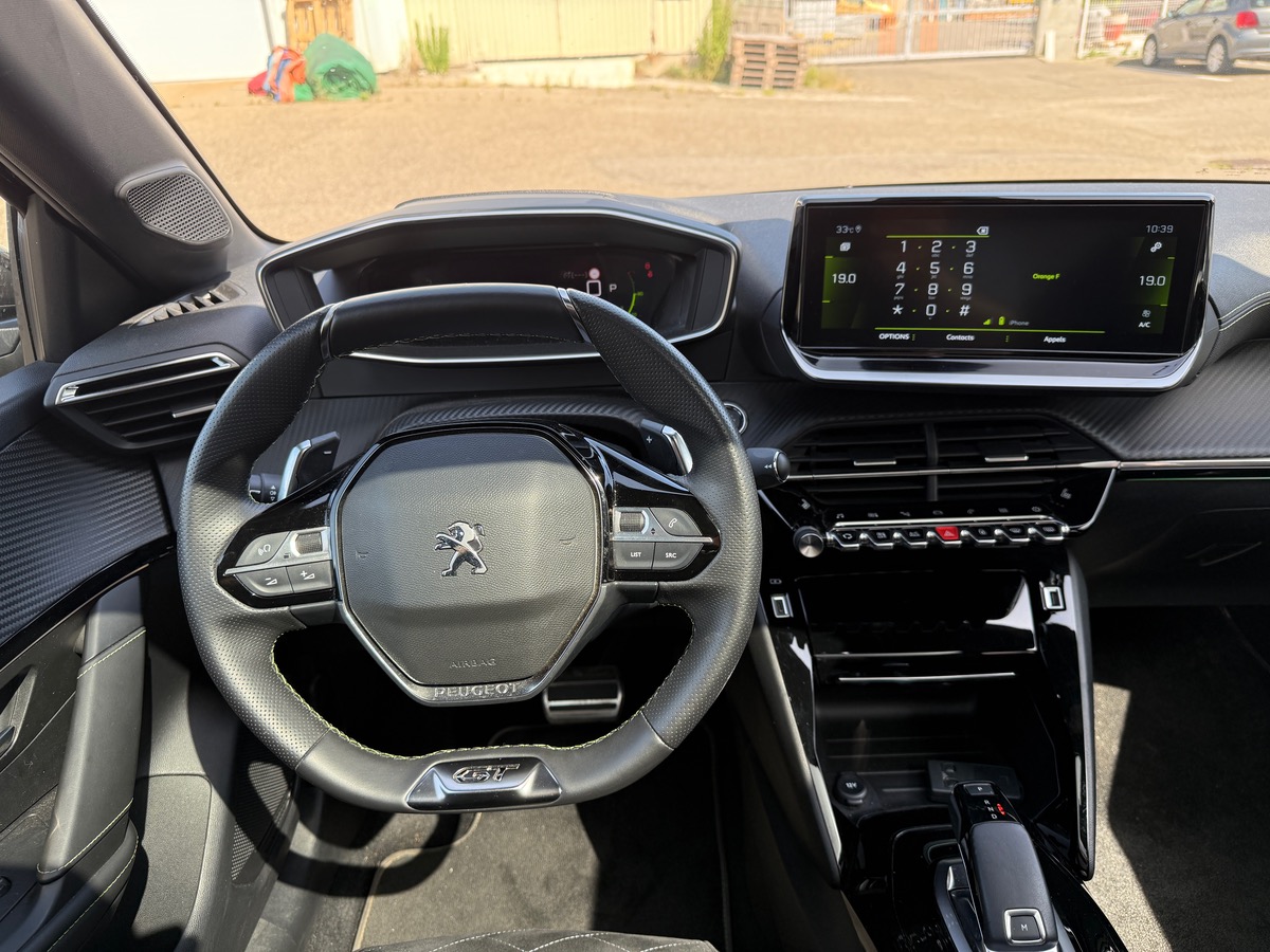 Peugeot 208 1.2 PureTech 130 ch GT Line EAT8, Toit Panoramique, I-Cockpit, Camera de recul