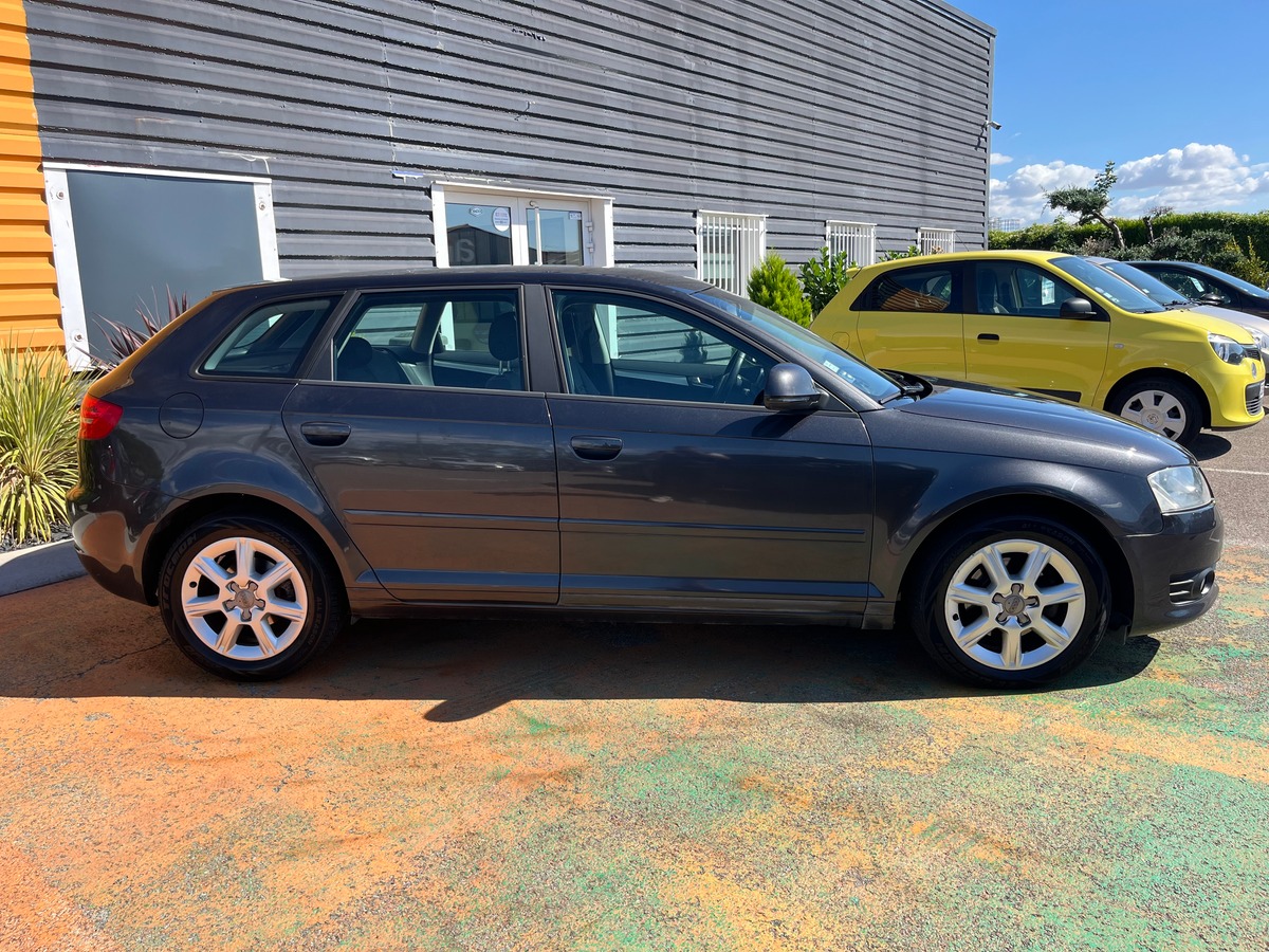 Audi A3 Phase 2 Sportback 1.6 TDi S-Tronic7 105 ch Boîte automatique
