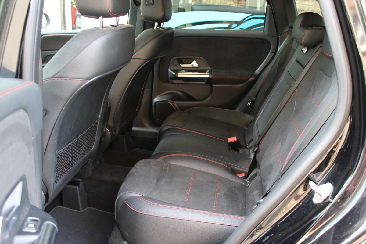 Mercedes Benz CLASSE B III 180 D AMG LINE 7G-DCT  (attelage)