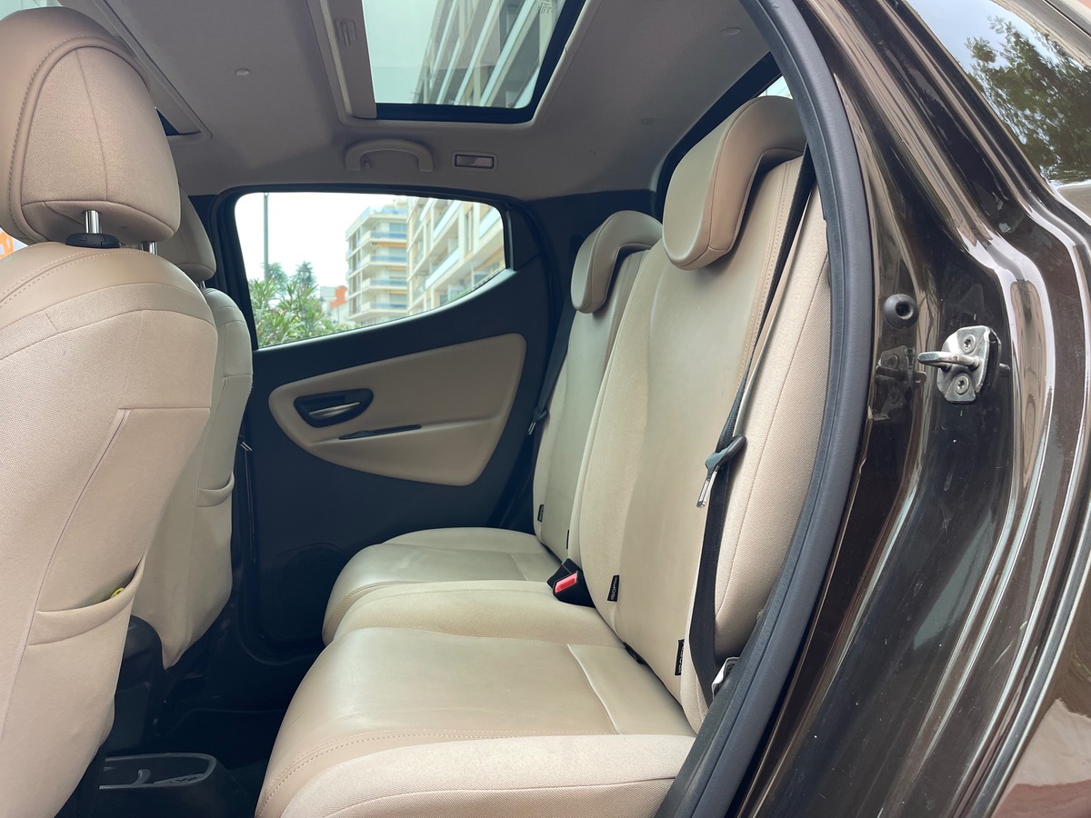 Lancia Ypsilon 85 cv / 1 er Main / Boîte auto / Km Réel / Toit Ouvrant