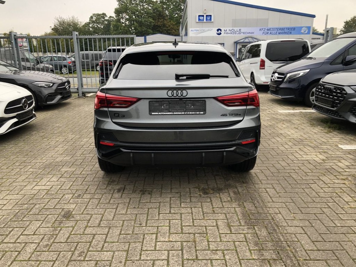 Audi Q3 Sportback 45 TFSI e 245ch S line S tronic 6/Toit ouvrant/Attelage/Feux matriciels/Caméra