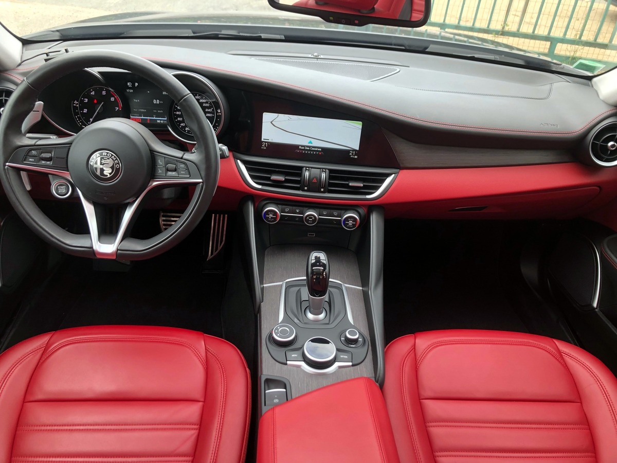 Alfa Romeo Giulia 2.0 TB 200 LUSSO EDITION AT8