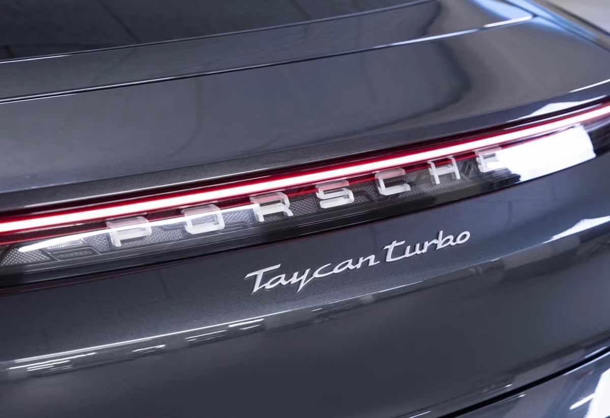 Porsche Taycan Turbo 680ch Performance Battery+ Ecran Passager/360/Bose/Inno/Keyless/Roues AR direc.