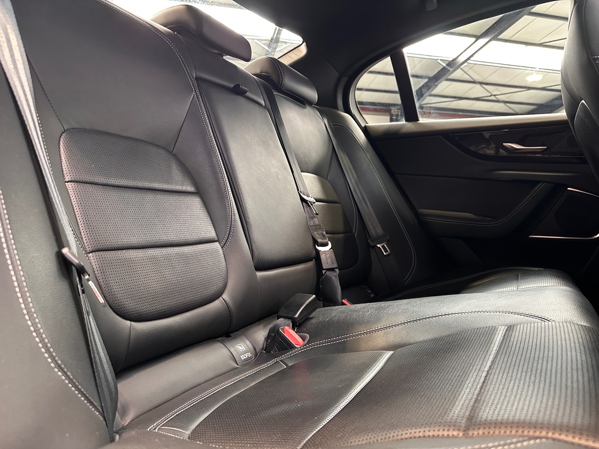 Jaguar XE D180 BVA AWD R-DYNAMIC SE