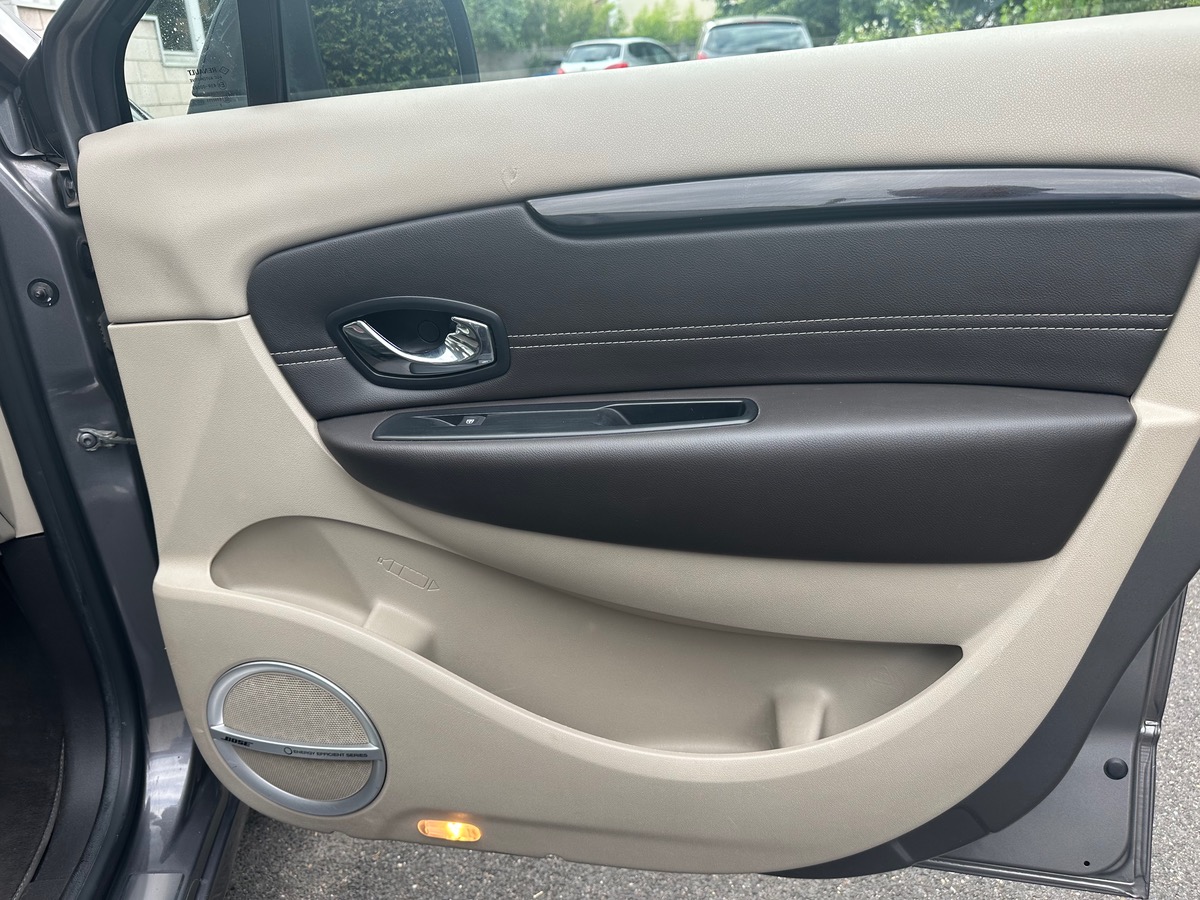RENAULT Scenic 1.6 DCI 130 CV initiale 4XCB