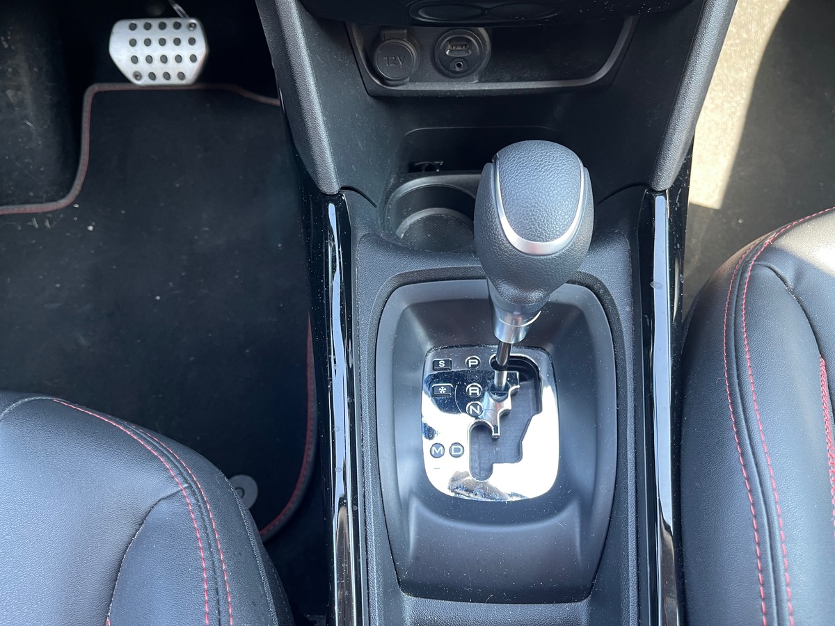 Peugeot 2008 1.5 BLUEHDI 120 S&S GT LINE EAT6 + SUIVI COMPLET + ATTELAGE