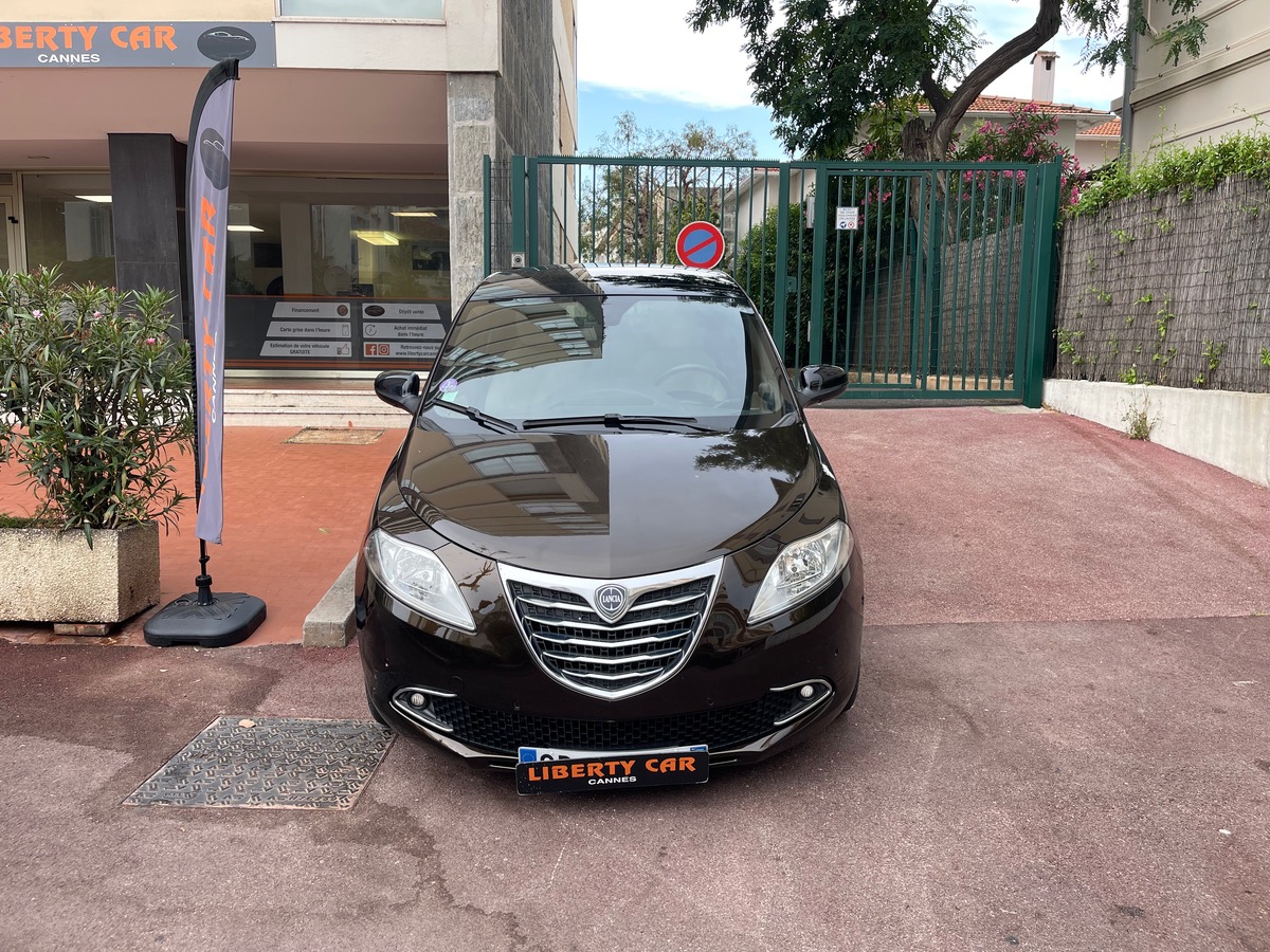 Lancia Ypsilon 85 cv / 1 er Main / Boîte auto / Km Réel / Toit Ouvrant