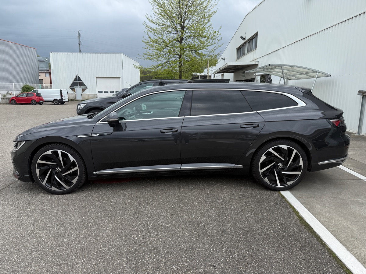 Volkswagen Arteon ShootingBrake 2.0L TDi EVO SCR DSG7 150 cv R-line, Toit ouvrant, Suivi Complet