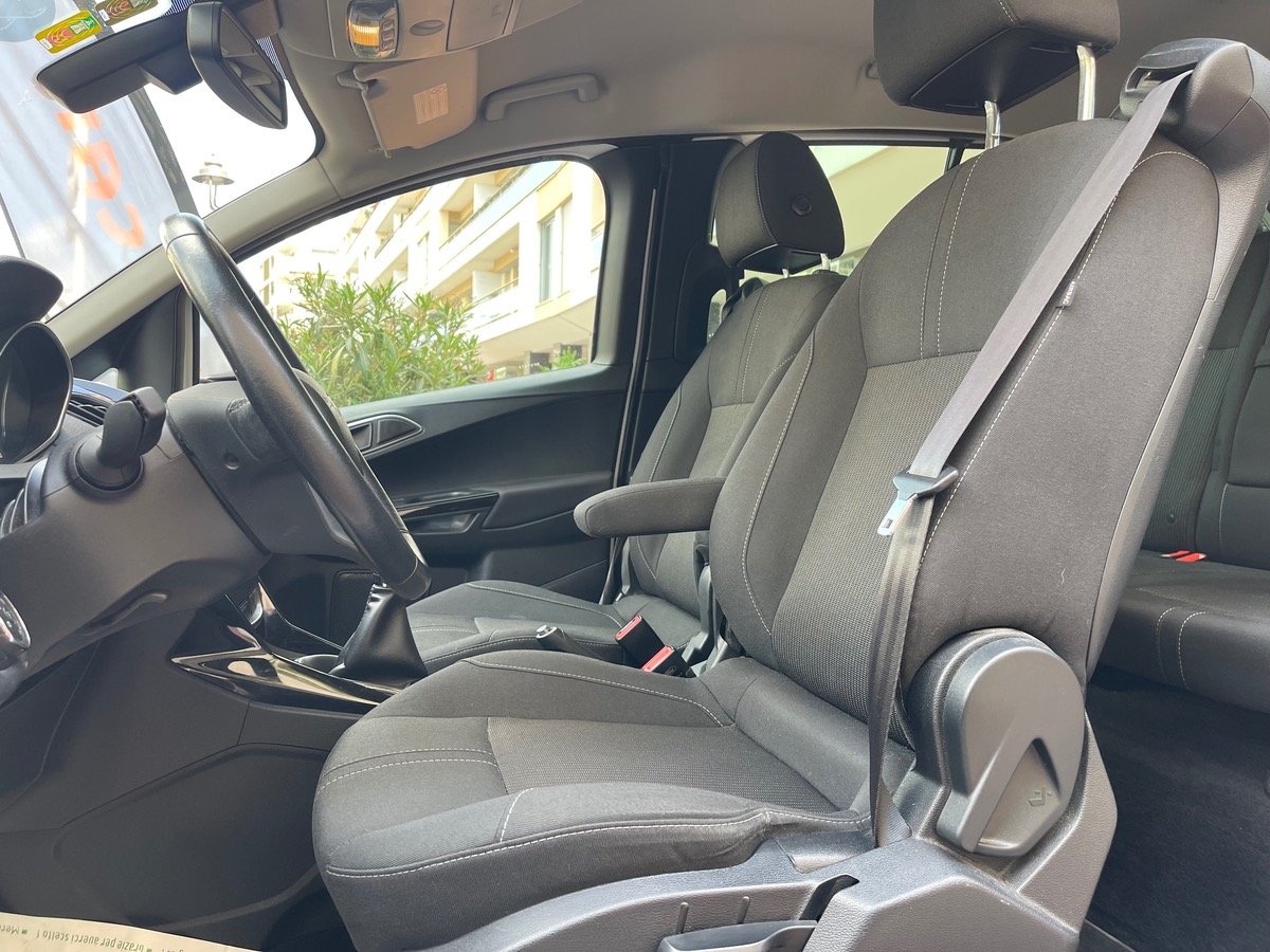 Ford B-max 1.0 SCTI 125 CV / Clim Auto / Radar / Finition Titanium