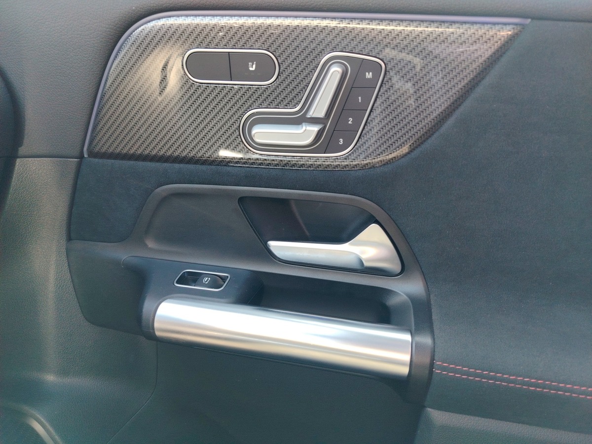 Mercedes-Benz GLA 250 + AMG line HYBRIDE RECHARGEABLE