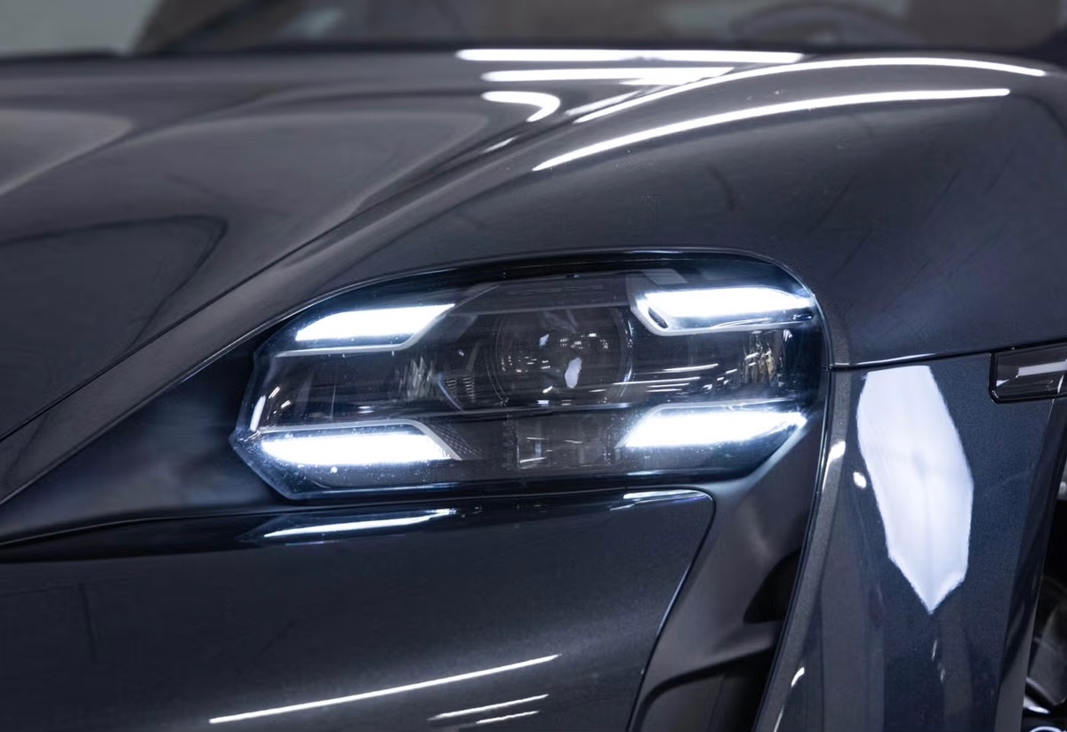 Porsche Taycan Turbo 680ch Performance Battery+ Ecran Passager/360/Bose/Inno/Keyless/Roues AR direc.