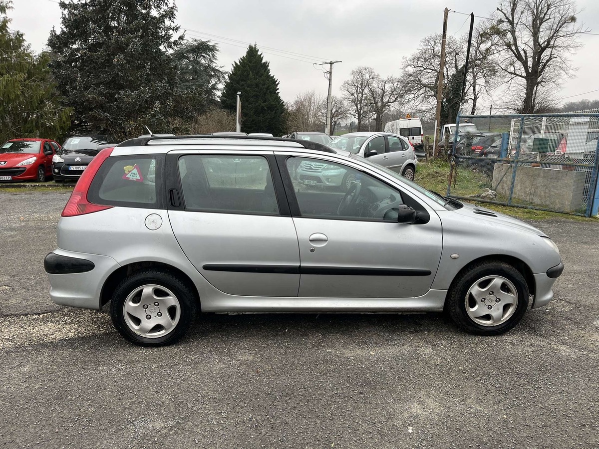 Peugeot 206 sw 1.4i 90cv 203006kms kit de distribution neuf 