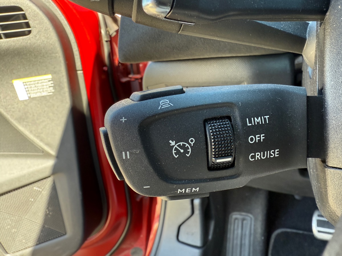 Citroën DS3 CROSSBACK 130 BLUEHDI EAT8 PERFORMANCE LINE, SUIVI COMPLET, CARPLAY