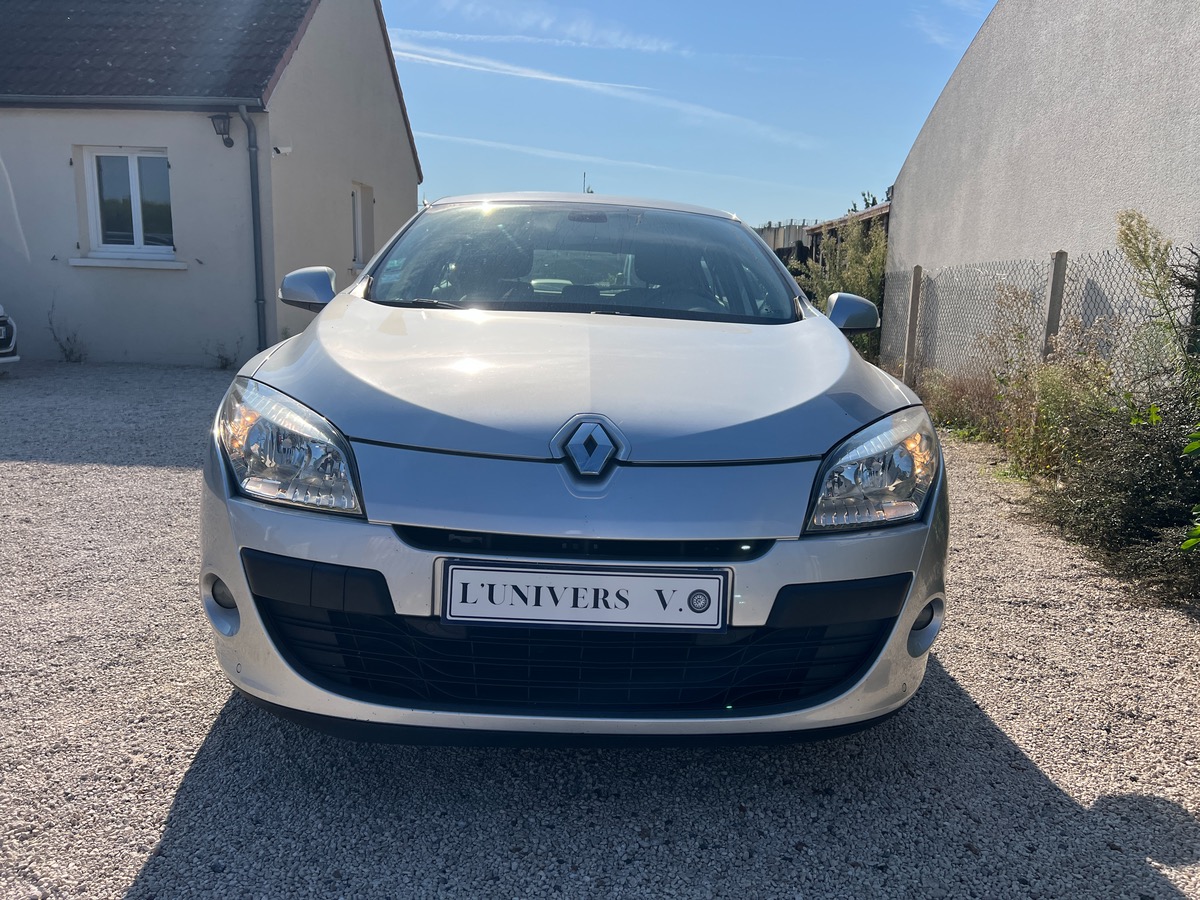 RENAULT Megane 1.6 i 110 ch DYNAMIQUE