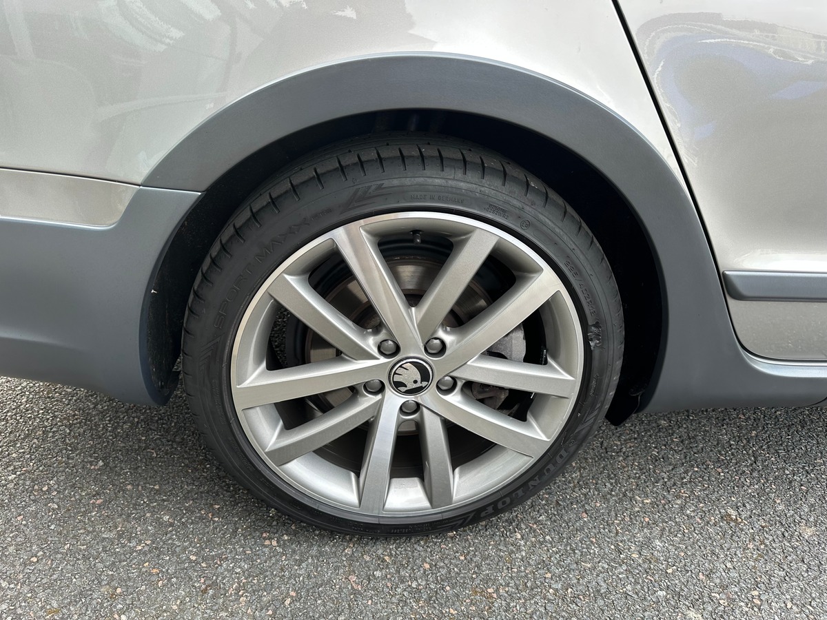 Skoda Superb Combi 3.6 V6 Elégance 2 4x4 DSG6