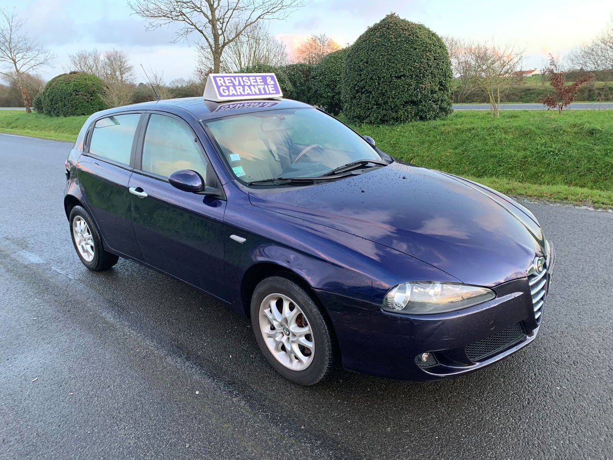 Alfa Romeo 147 1.6i 16V 120CV 92210KM 1ER MAIN