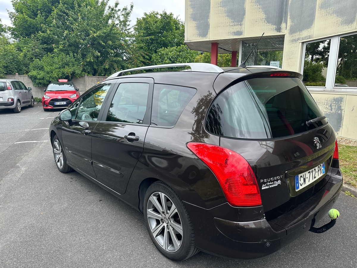 Peugeot 308 SW 1.6 e-HDI 112 CV 7 place spéciale family 4XCB