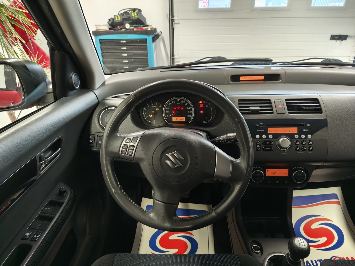 Suzuki Swift III 1.3 16V 93Ch
