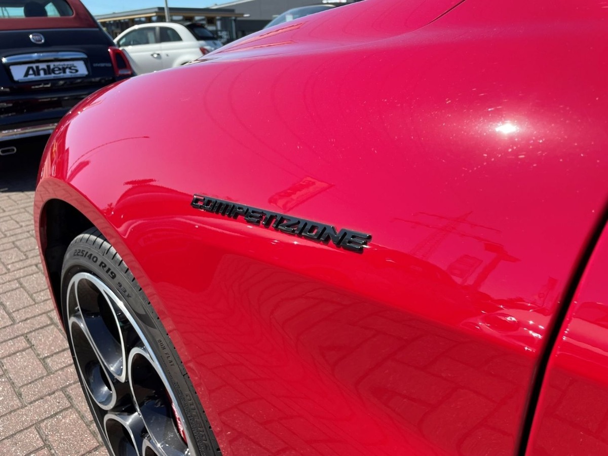 Alfa Romeo Giulia 2.0T 280ch Competizione Q4 AT8 Toit ouvrant Harman-Kardon