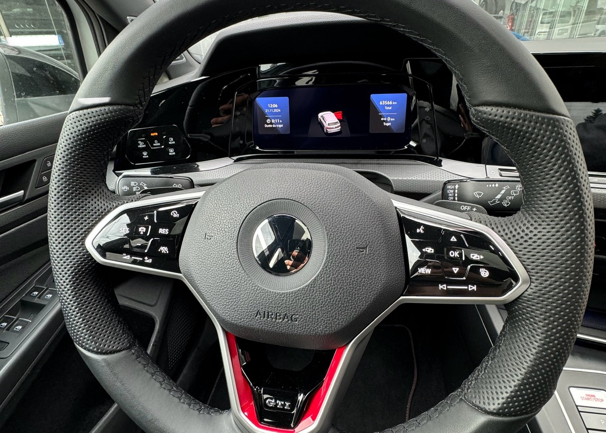 Volkswagen Golf GTI VIII 245 PERFORMANCE