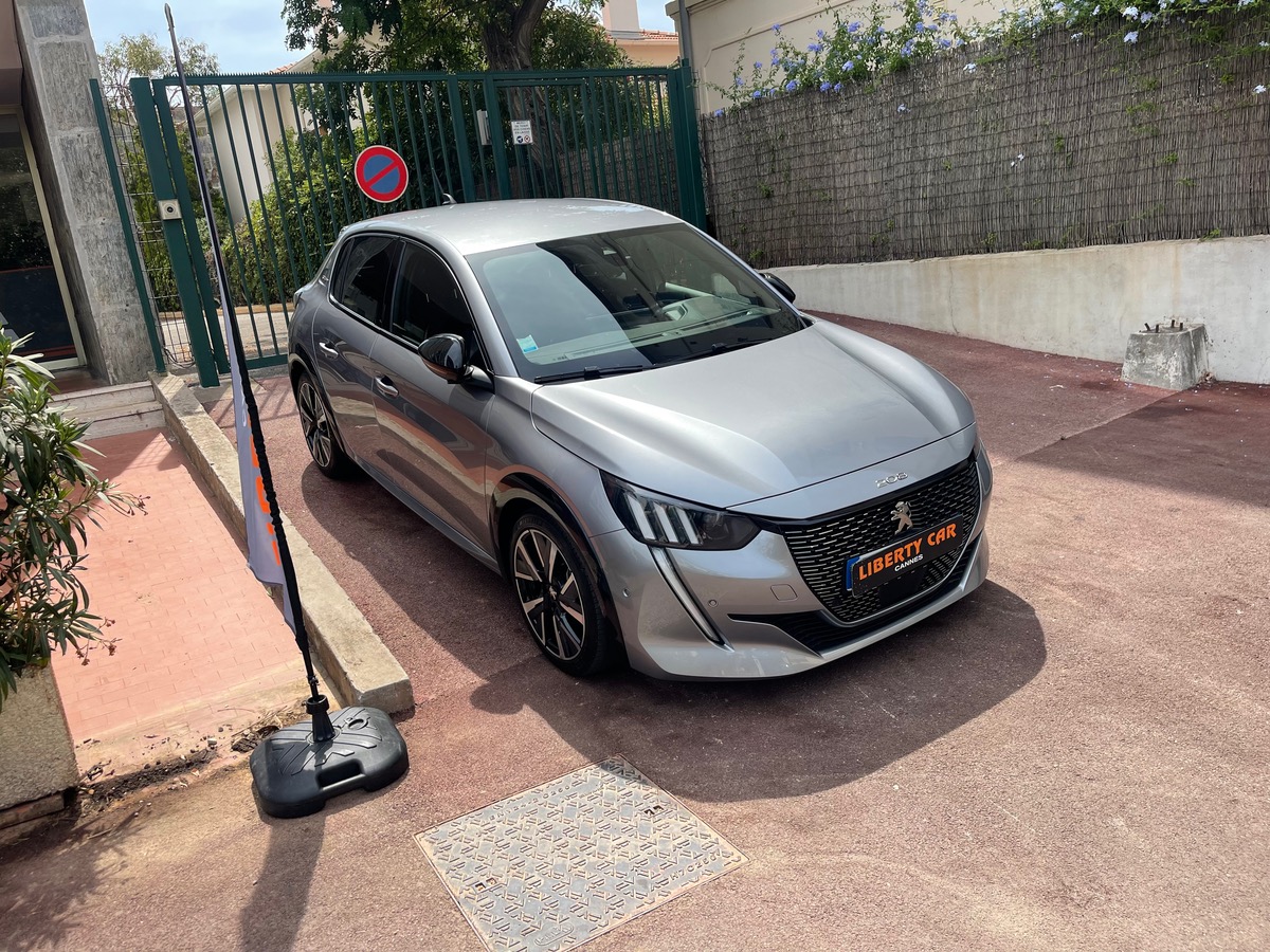 Peugeot 208 1.5 bhdi 100 cv / GT LINE / Pack Black / Virtual Cockpit / Grand écran