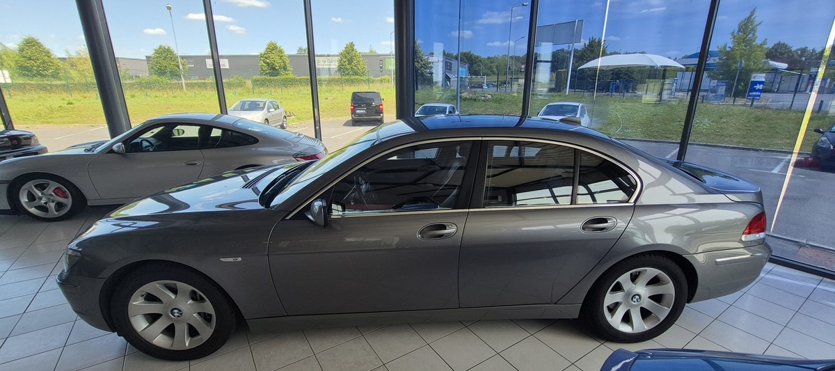 Bmw Série 7 740i 303CV
