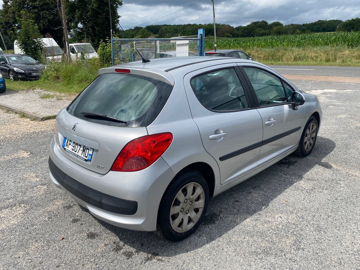 Peugeot 207 1.4 hdi 70cv 186010km trendy 