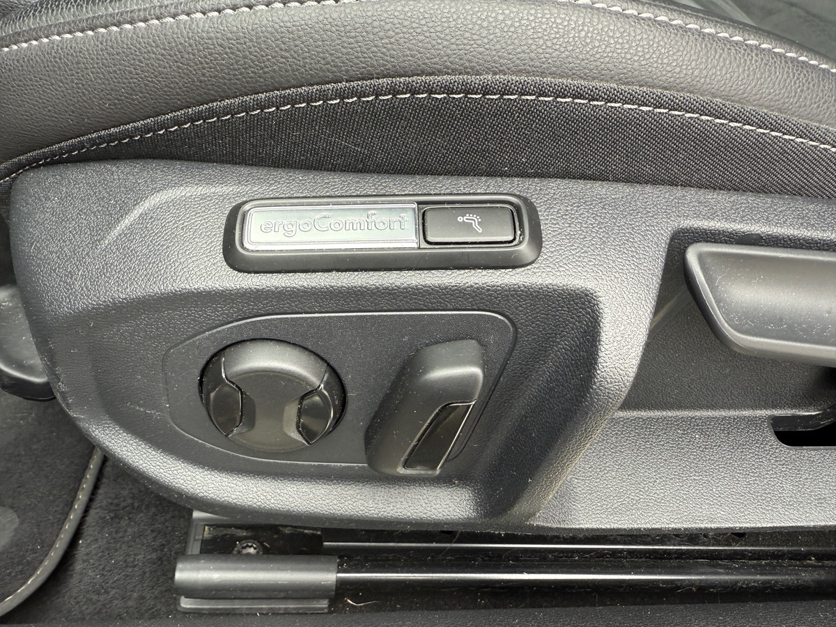 Volkswagen Arteon ShootingBrake 2.0L TDi EVO SCR DSG7 150 cv R-line, Toit ouvrant, Suivi Complet