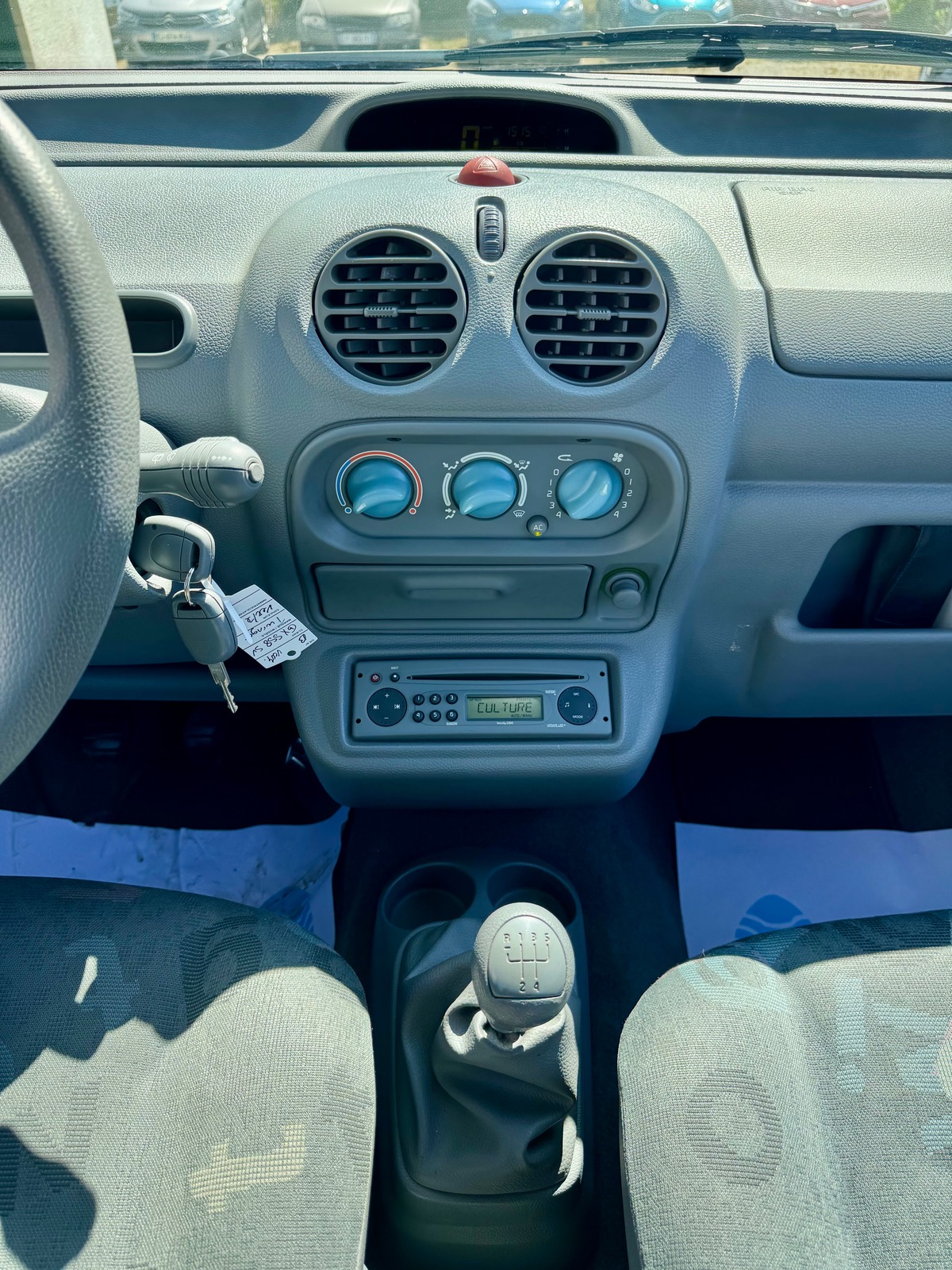 RENAULT Twingo 1.2 EMOTION 60 CV FAIBLE KILOMÉTRAGE SUIVI CONCESSION