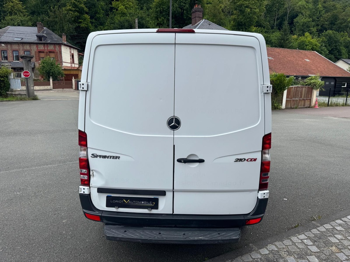 Mercedes-Benz Sprinter 906.613 210CDI 2.2 Fourgon moyen tôlé 3.0T 95 cv