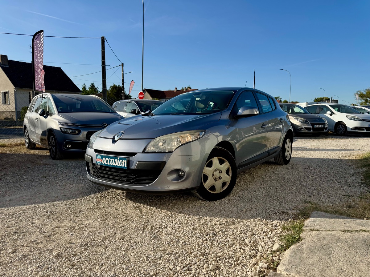 RENAULT Megane III TCE 130 CV EXPRESSION PREMIÈRE MAIN