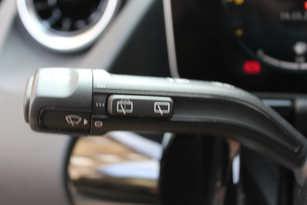 Mercedes Benz CLASSE B III 180 D AMG LINE 7G-DCT  (attelage)
