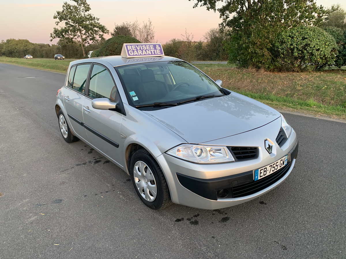 RENAULT Megane mégane 1.4i 16v - 98CH 78072KM