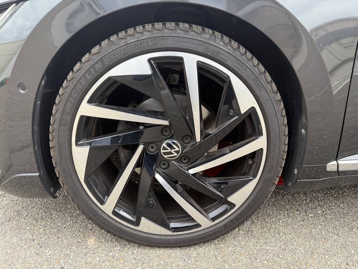 Volkswagen Arteon ShootingBrake 2.0L TDi EVO SCR DSG7 150 cv R-line, Toit ouvrant, Suivi Complet