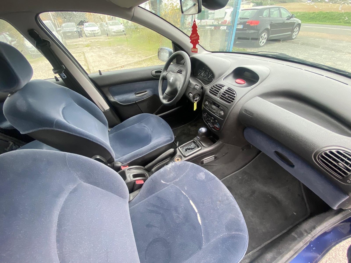 Peugeot 206 1.4i 75cv boîte automatique faible km 