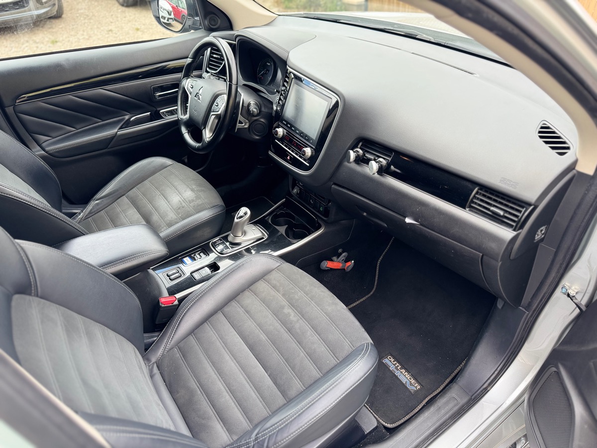 Mitsubishi Outlander PHEV 2.4l Twin Motor 225CH 4WD - ELIGIBLE TOUT CATÉGORIE UBER - CUIR
