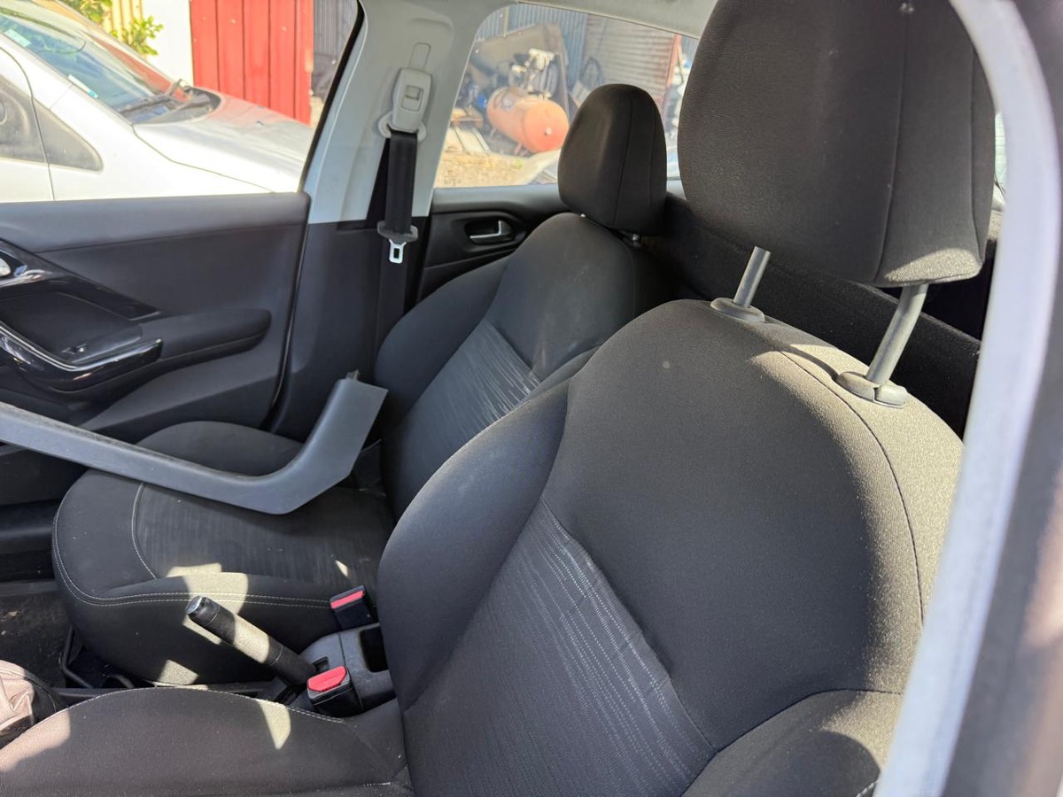 Peugeot 208 UTILITAIRE VENDU EN ETAT PROBLEME DEMARRAGE