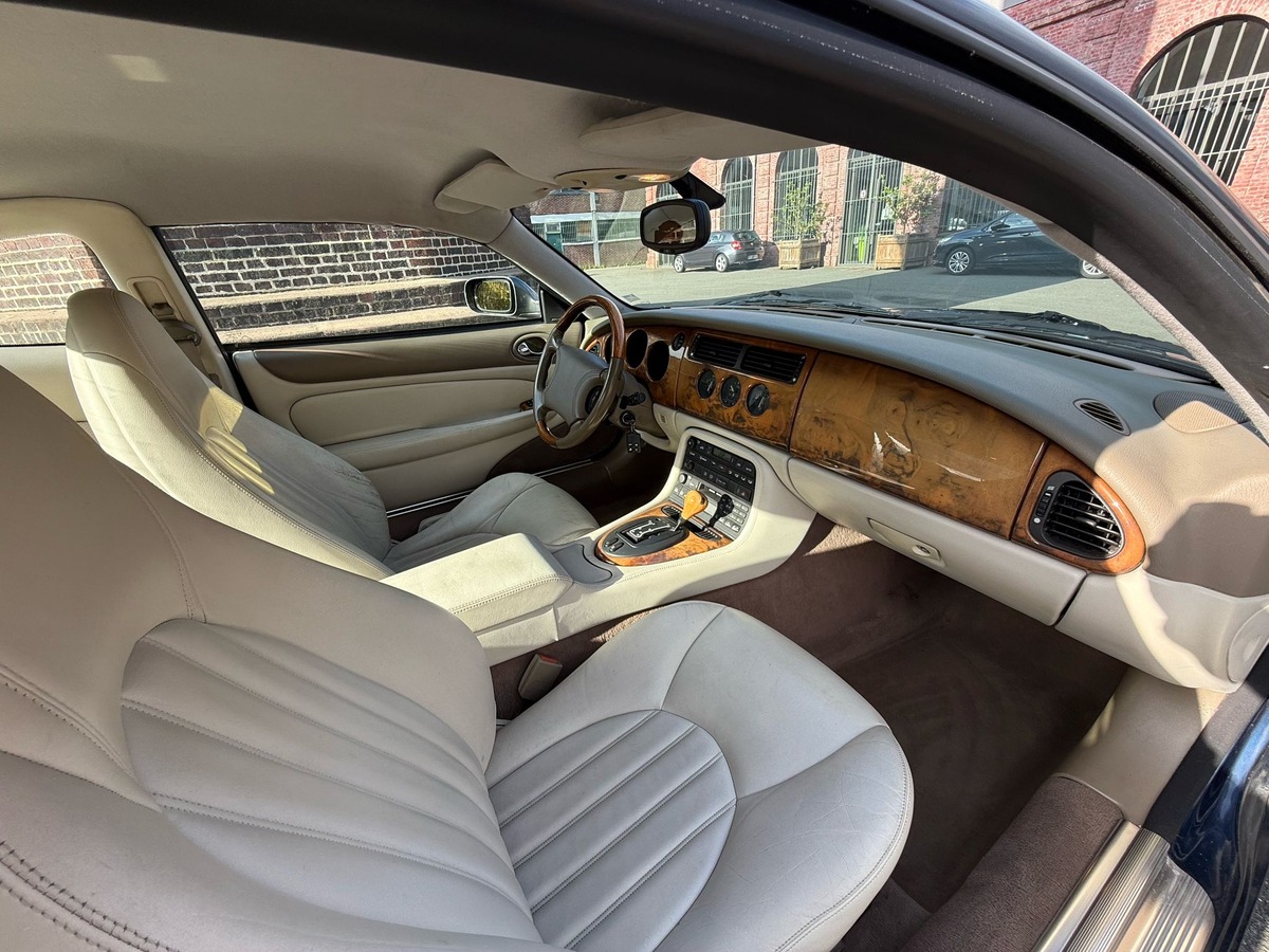 Jaguar XKR 2000