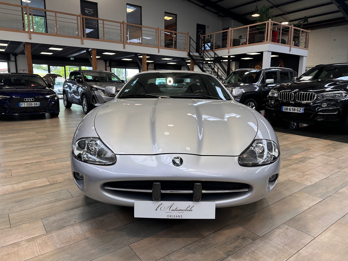 Jaguar XK8 Coupe 4.0i V8