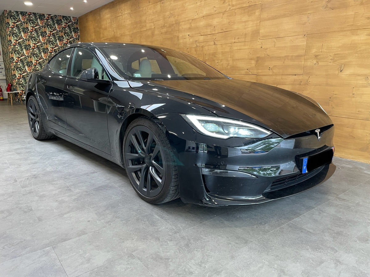 Tesla Model S PLAID