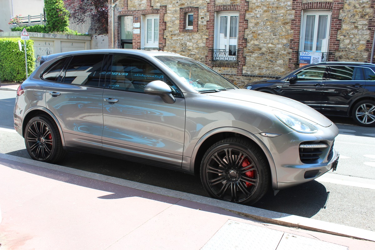 Porsche CAYENNE TURBO S Boîte automatique - II 4.8 V8 500 TURBO TIPTRONIC